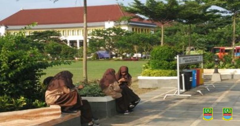 79Anak anak di Palza Pemkab Bekasi.jpg